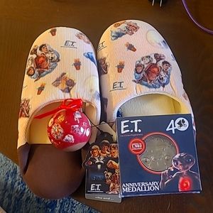 E.T. bundle - slippers (import from Japan) and 40th anniversary Medallion